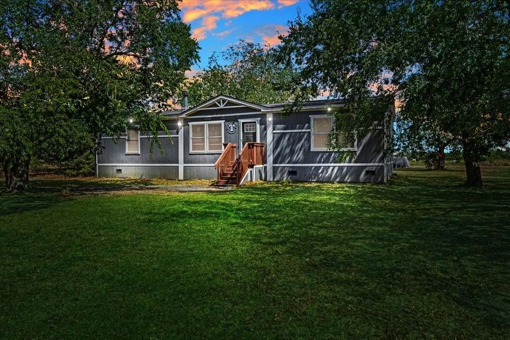 4251 County Road 4413, Commerce