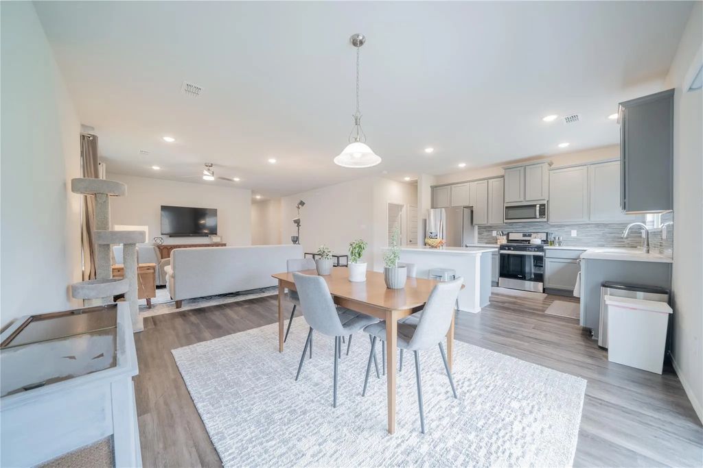 1304 Coyote Ridge, Aubrey