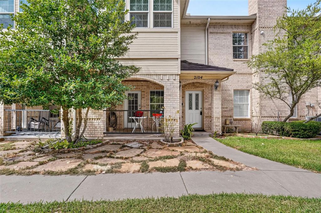 2104 Lakeforest Drive, Weatherford