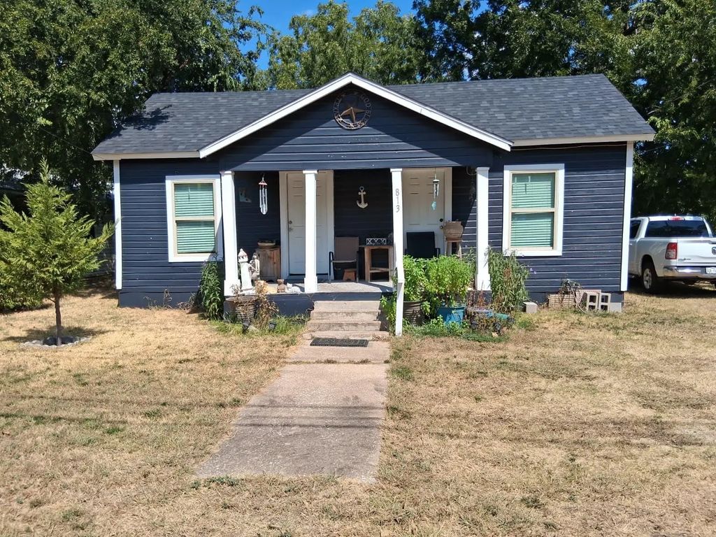 813 N East Street, Sherman