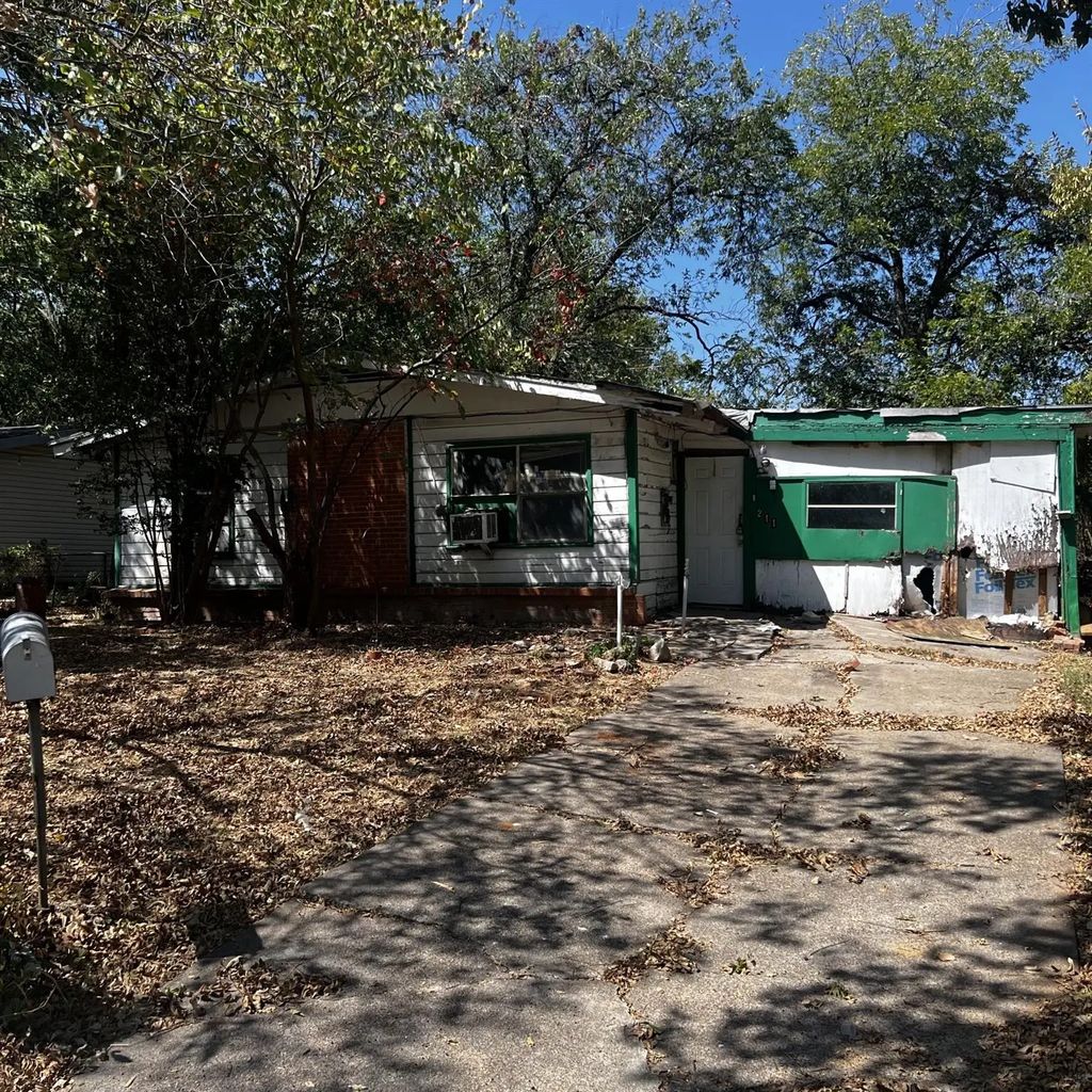 211 Hamden Lane, Mesquite