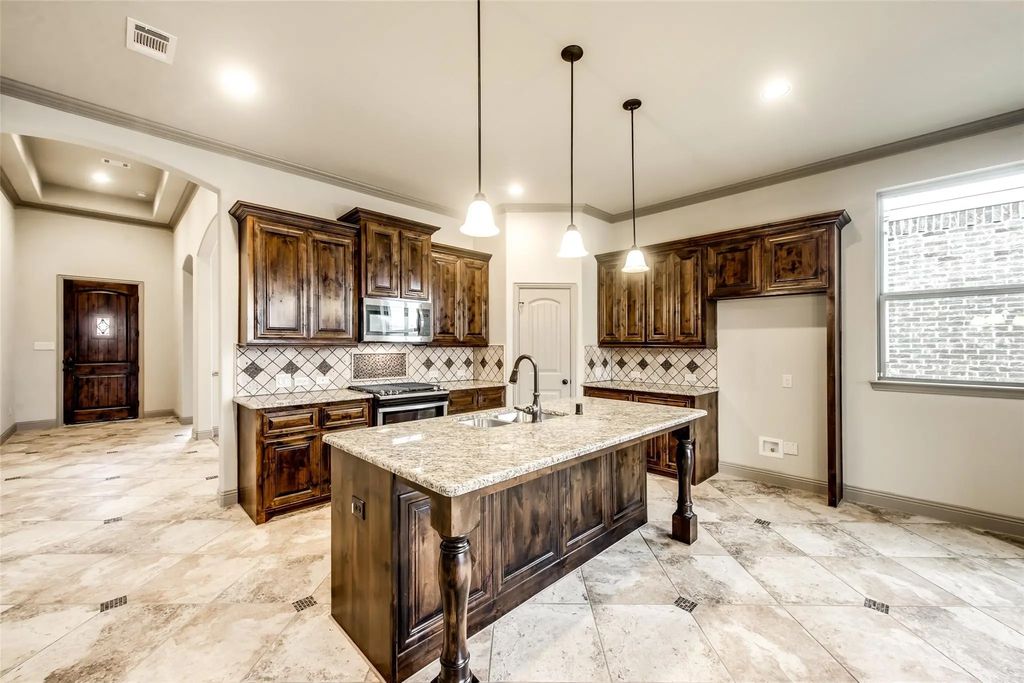 8512 Meadow Sweet Lane, Fort Worth