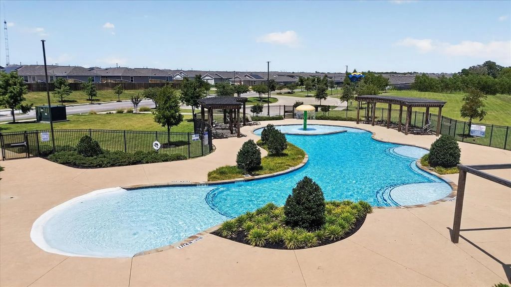 2502 Coronado Way, Crandall