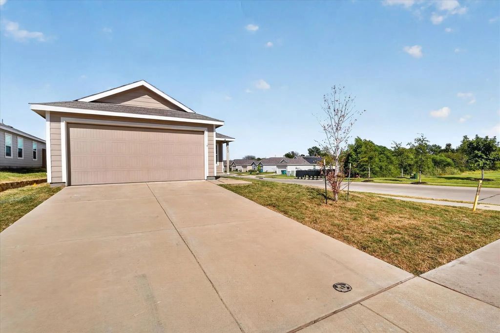 2502 Coronado Way, Crandall