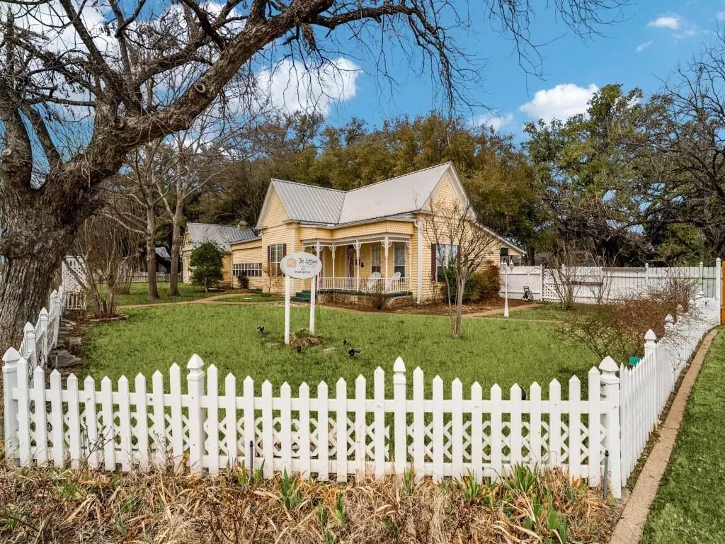 1002 W Pearl Street, Granbury