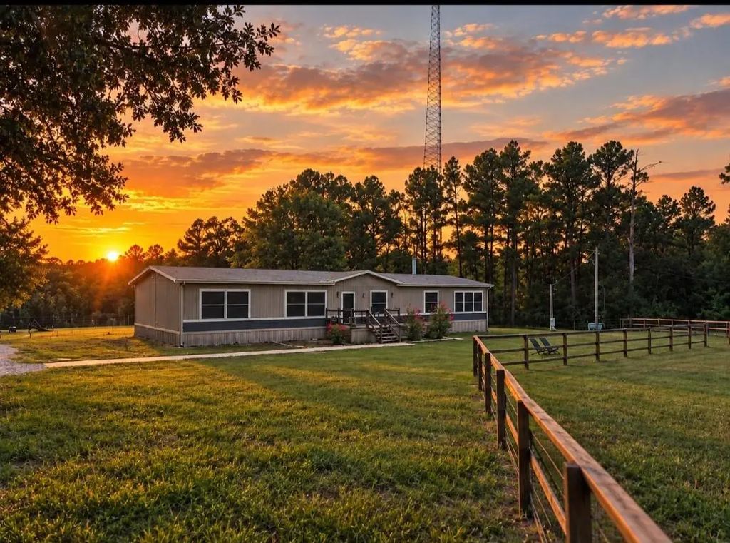 5789 Fm 811, Centerville