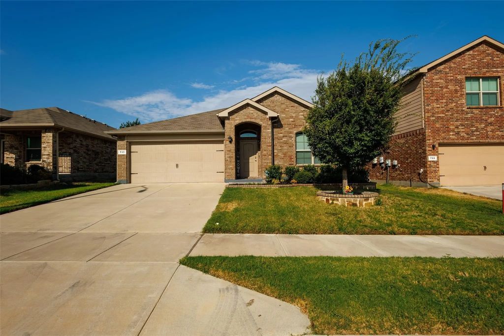 712 Gin Lake Trail, Fort Worth