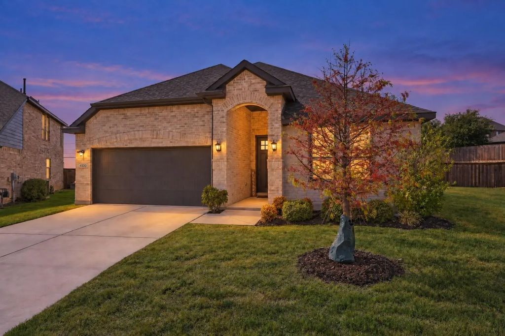 4100 Mistflower Way, Northlake
