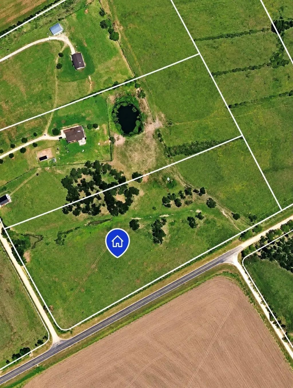 102 County Road 151, Riesel