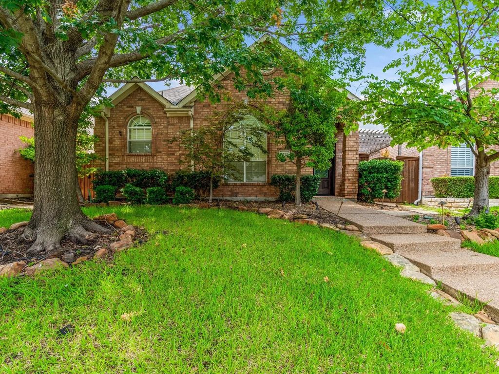 8129 Springmoss Drive, Plano