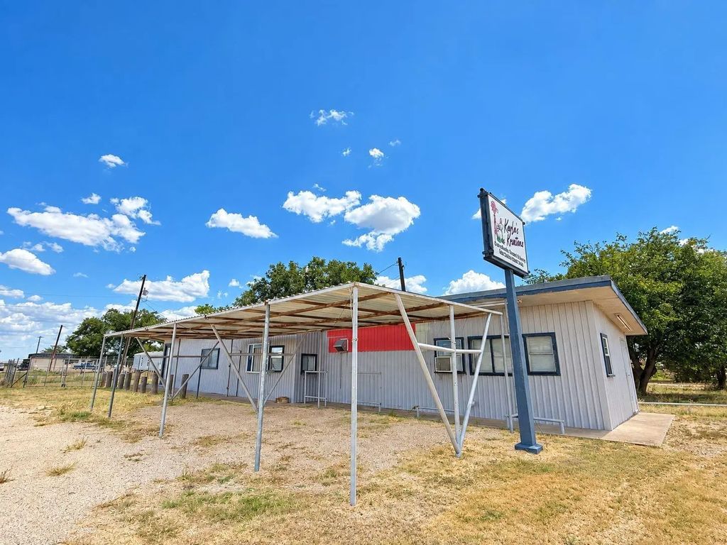 7741 E Hwy 153, Winters