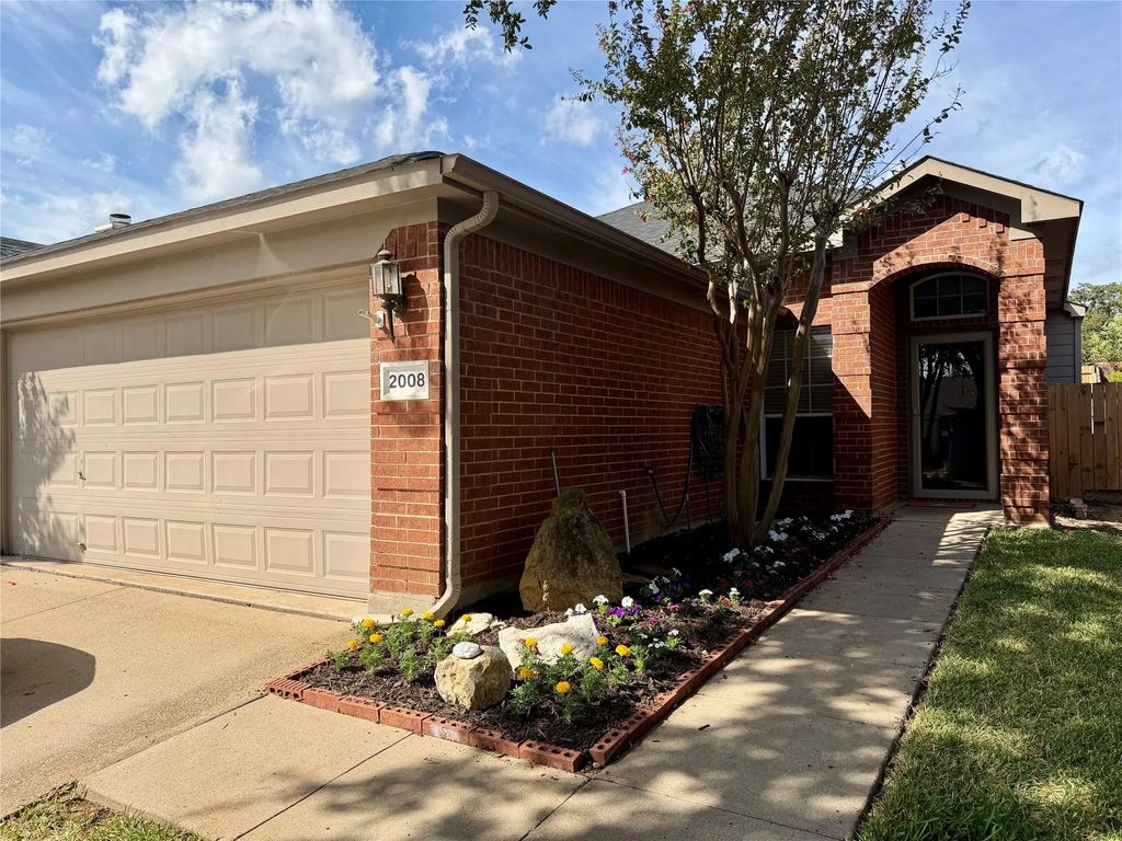 2008 Kingsbrook Trail, Fort Worth