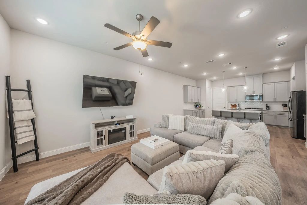 12933 Couture Drive, Farmers Branch