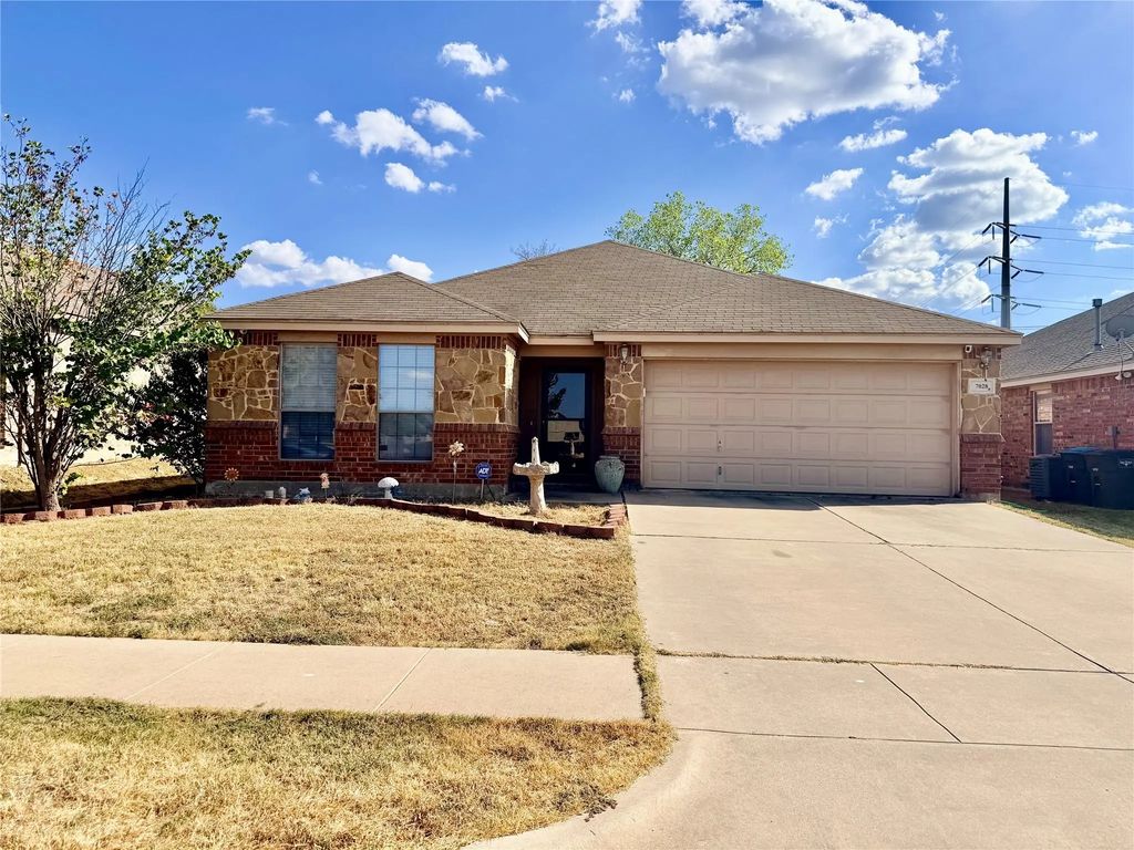 7028 Seton Hall Drive, Fort Worth
