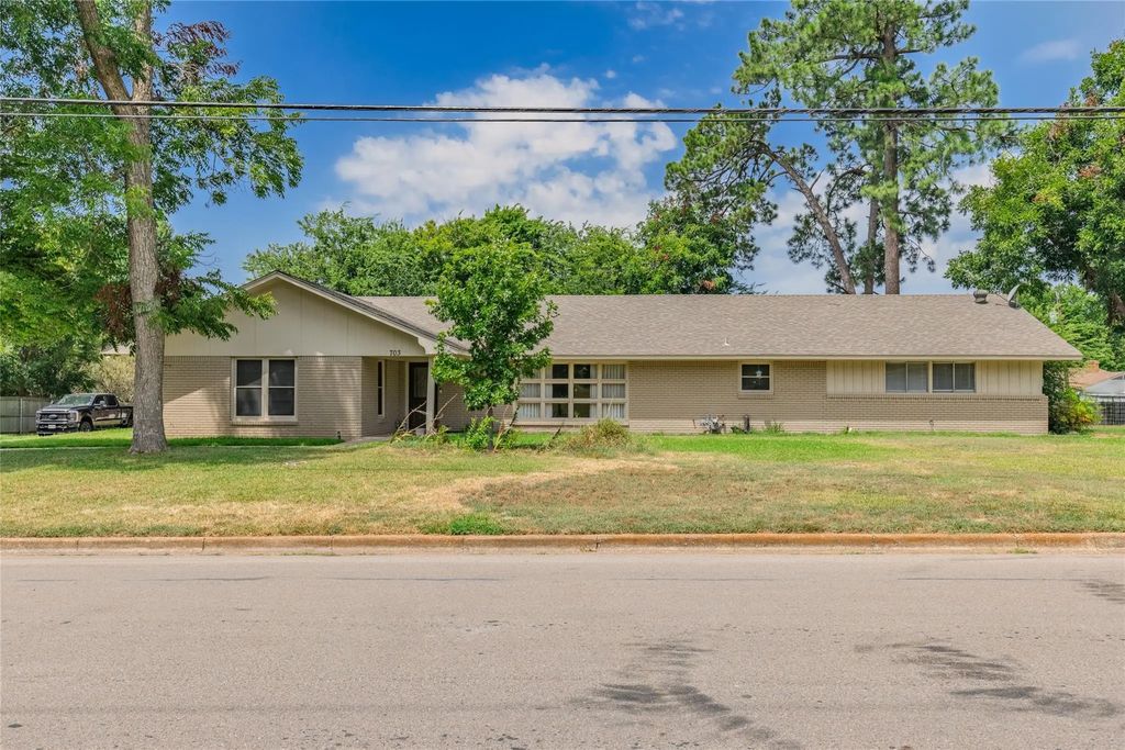 703 Texas Street, Sulphur Springs