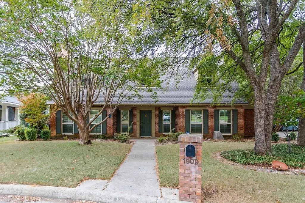 1909 Highland Park Circle, Denton