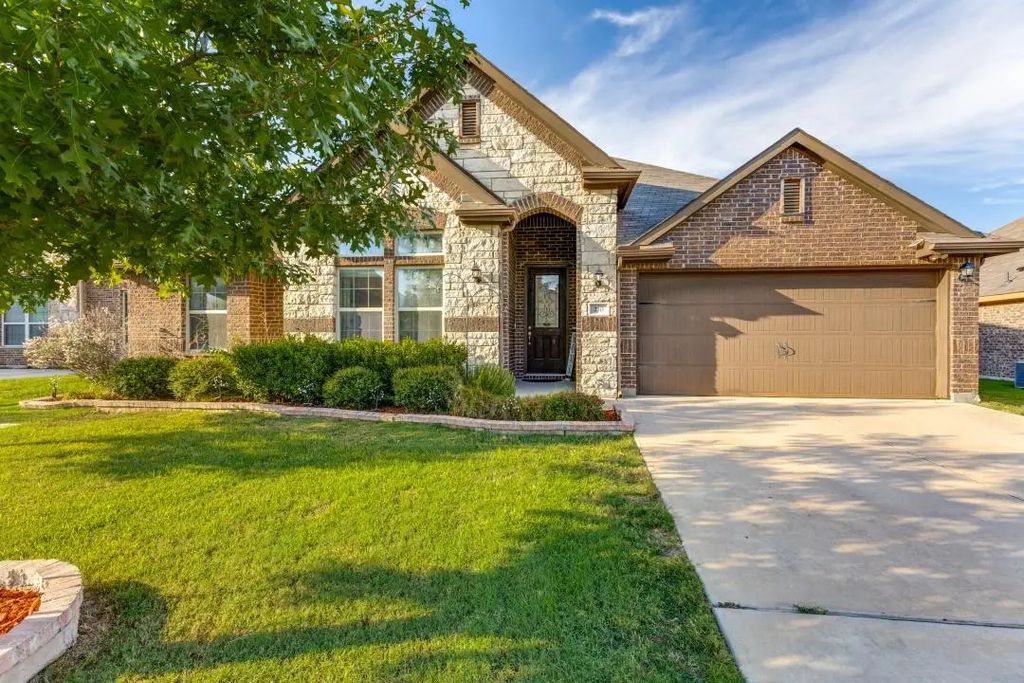 210 Ovaletta Drive, Justin