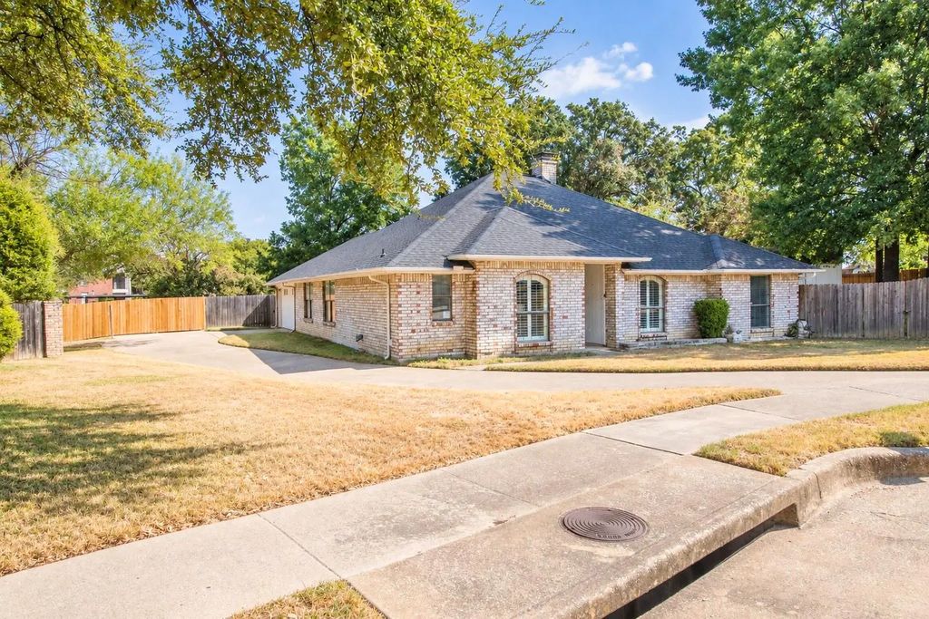 301 Morrison Court, Euless