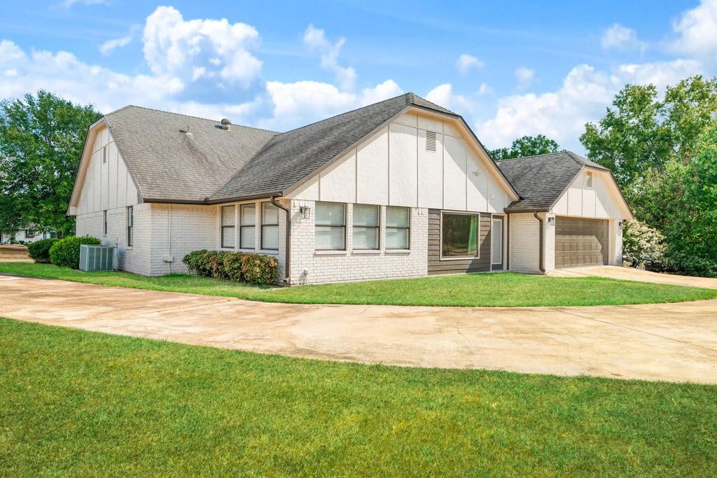 7123 Heather Lane, Paris