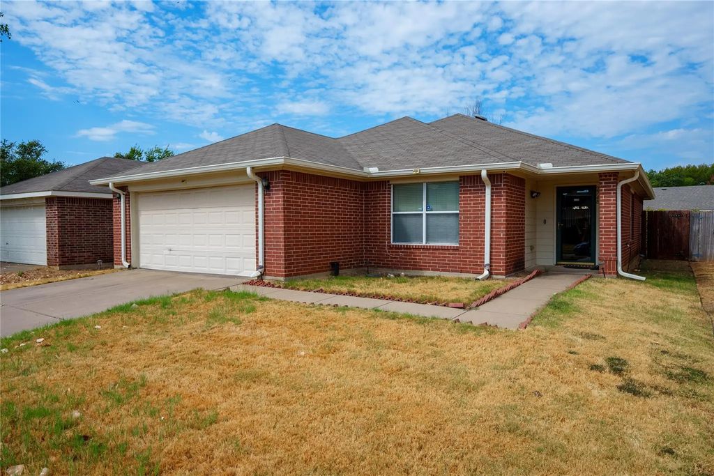 2748 Maegen Circle, Fort Worth