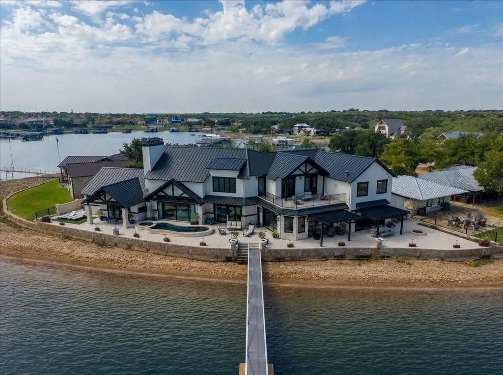 1011 Possum Point, Graford