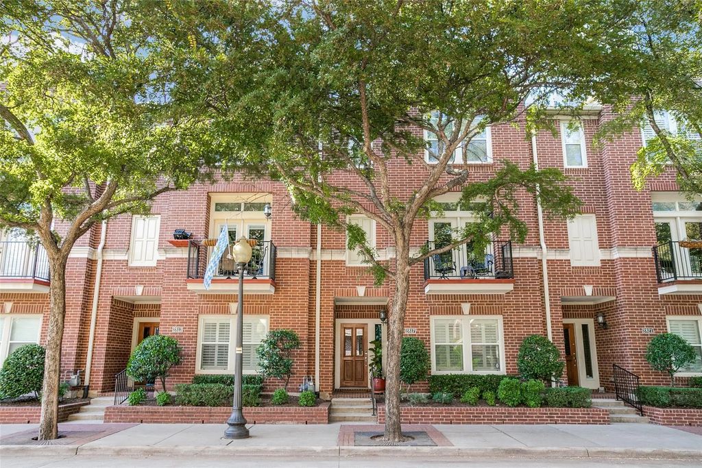 2817 State Street, Dallas