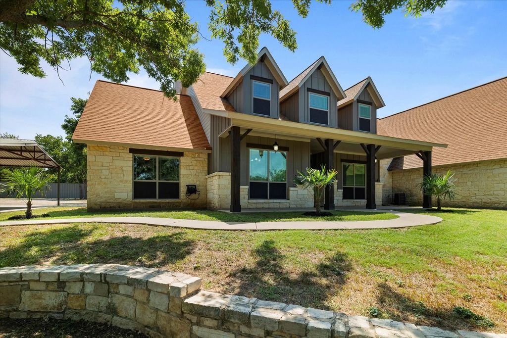 402 N Parkway Drive, Alvarado