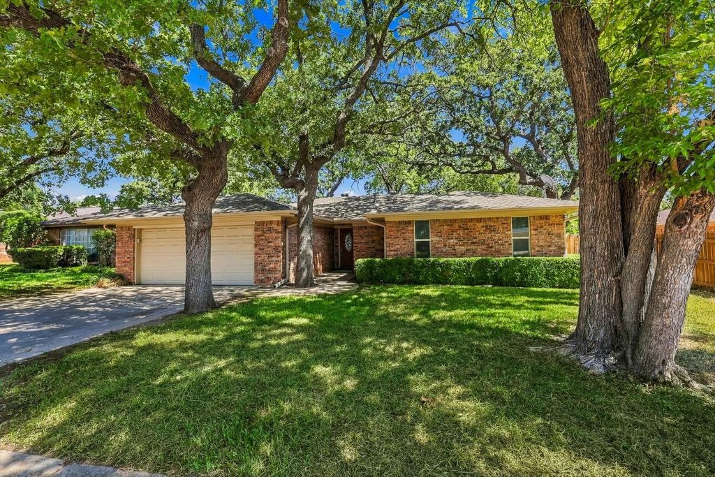 2724 Meadow Green, Bedford