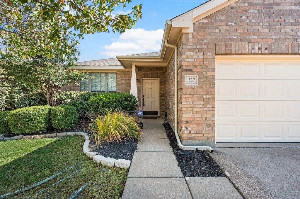 337 Turquoise Drive, Fort Worth