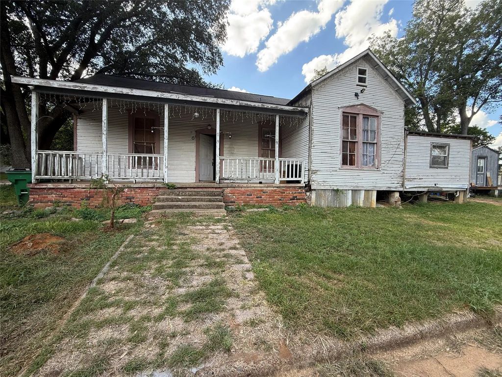 109 E Gooch Street, Palestine