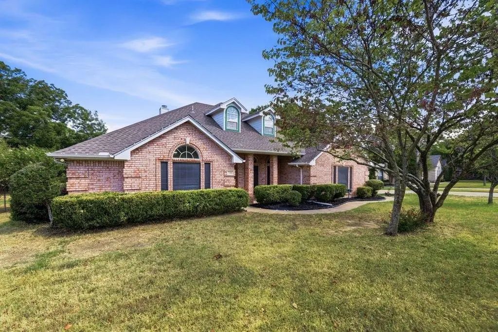 7501 Cains Meadow Court, Burleson