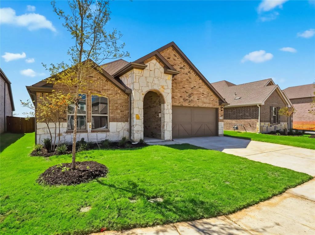 2504 Travis Street, Celina