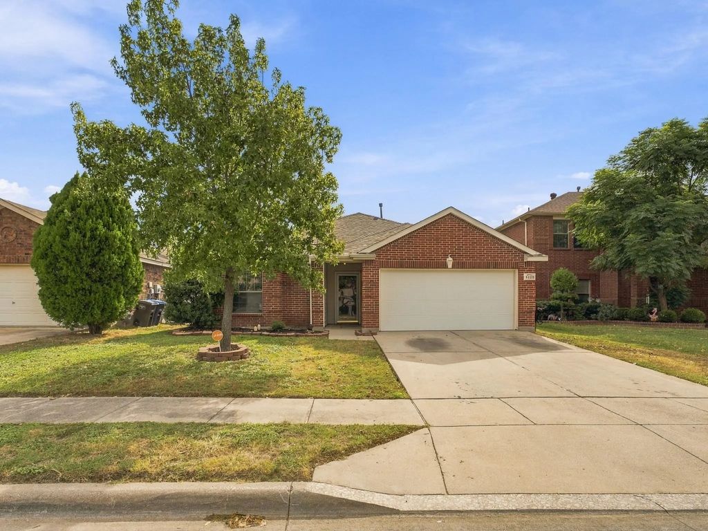5820 Show Master Lane, Fort Worth