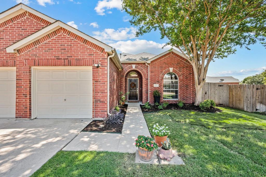 8404 Island Court, Fort Worth