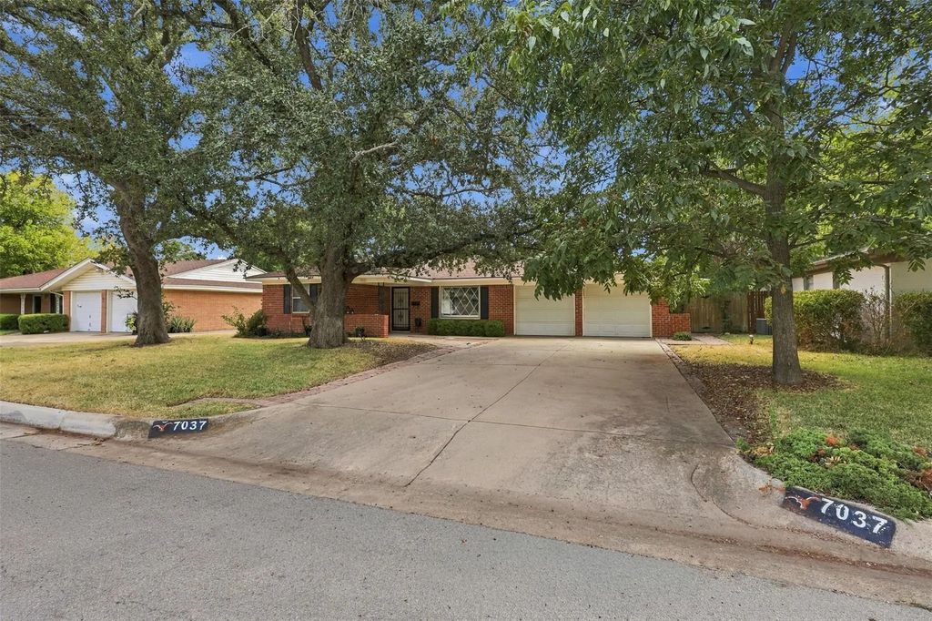 7037 Treehaven Road, Fort Worth