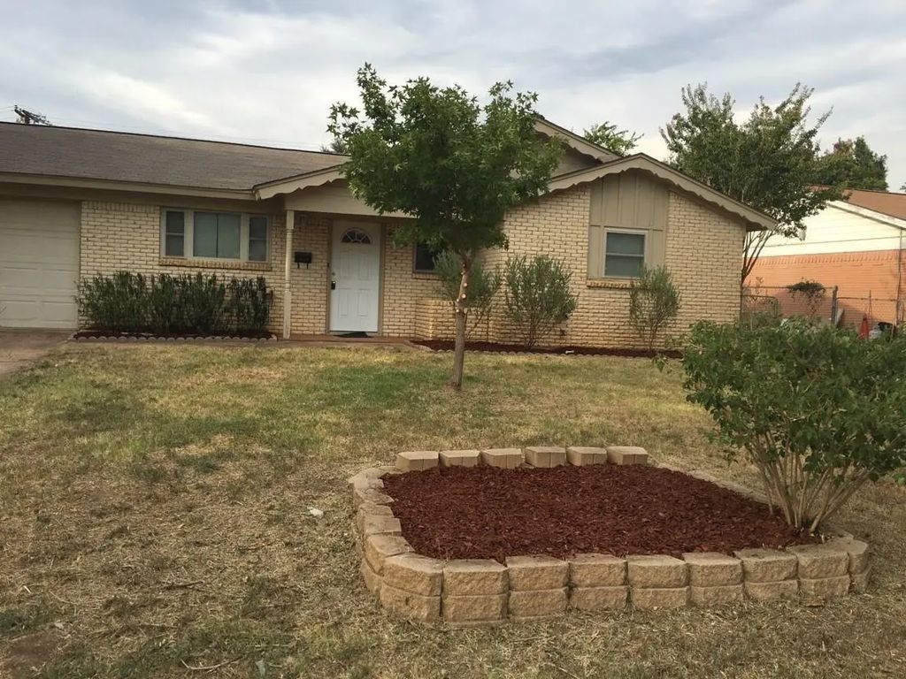 702 Jones Street, Euless