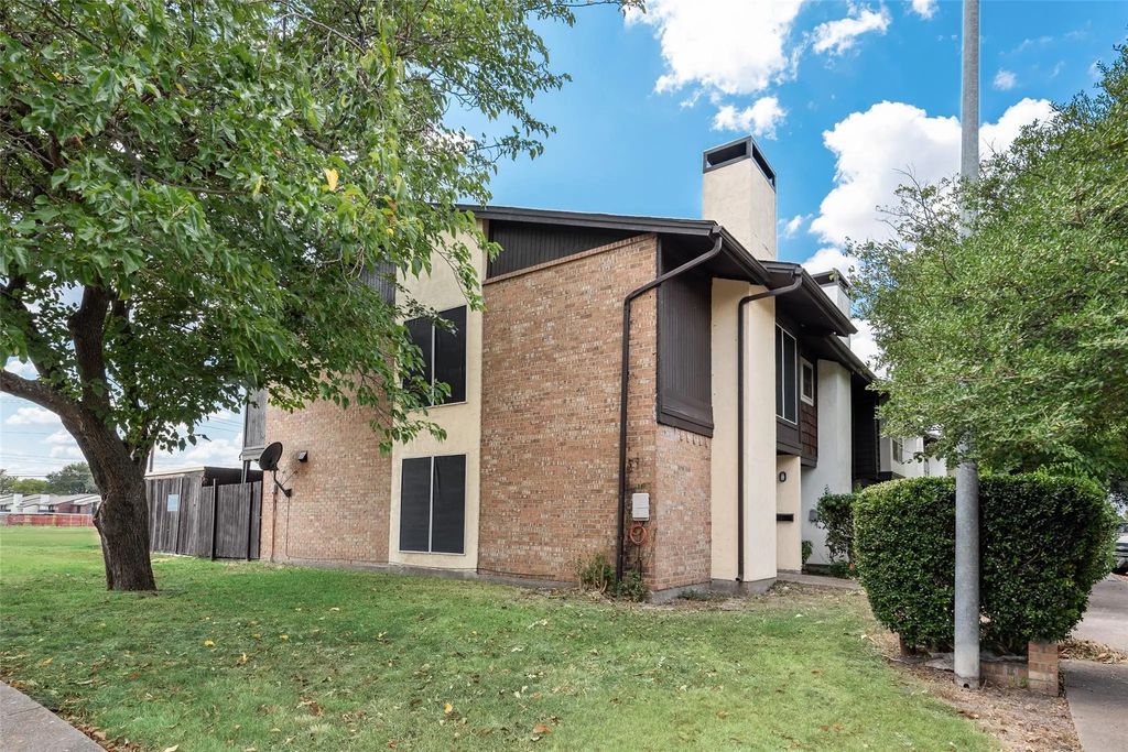 264 Rolling Hills Place, Lancaster