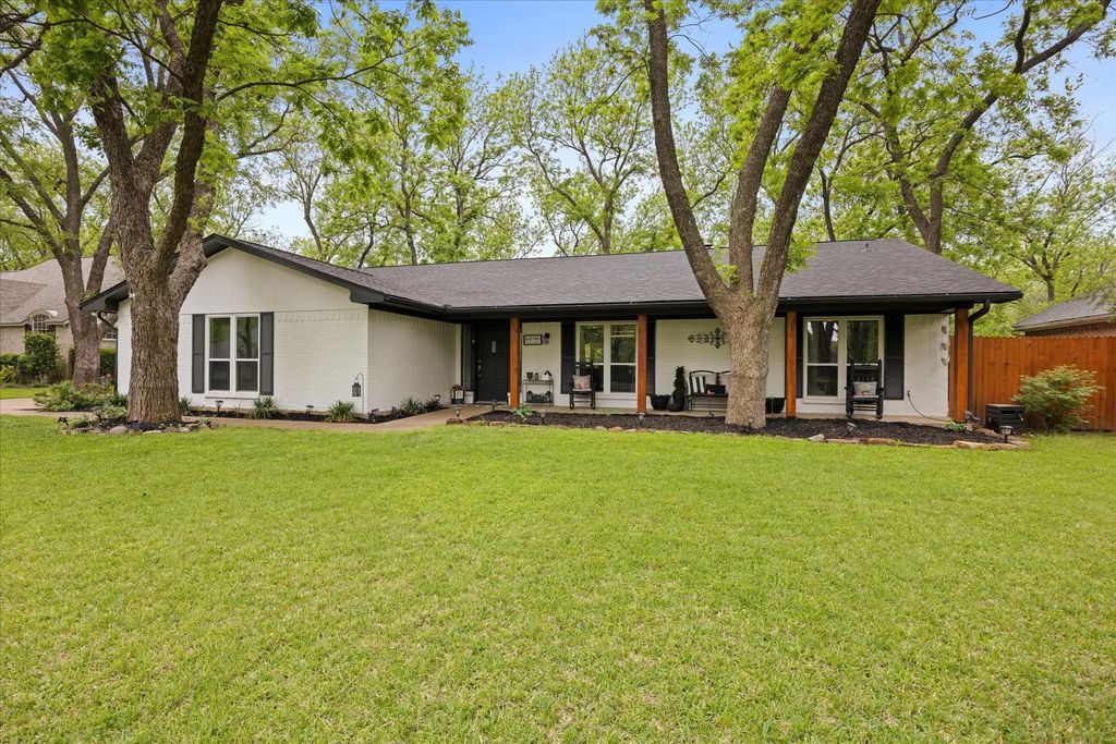 8513 Ravenswood Road, Granbury