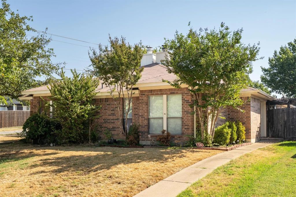 726 Michol Street, Grapevine