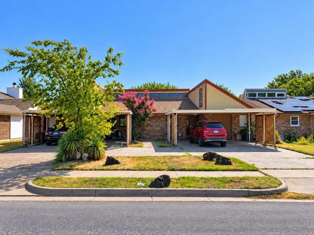 201-203 Yorkshire Court, Euless