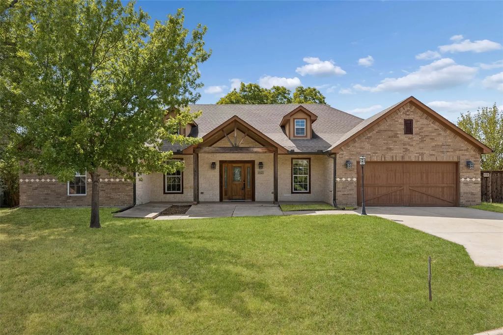 1925 Wildwood Drive, Grand Prairie