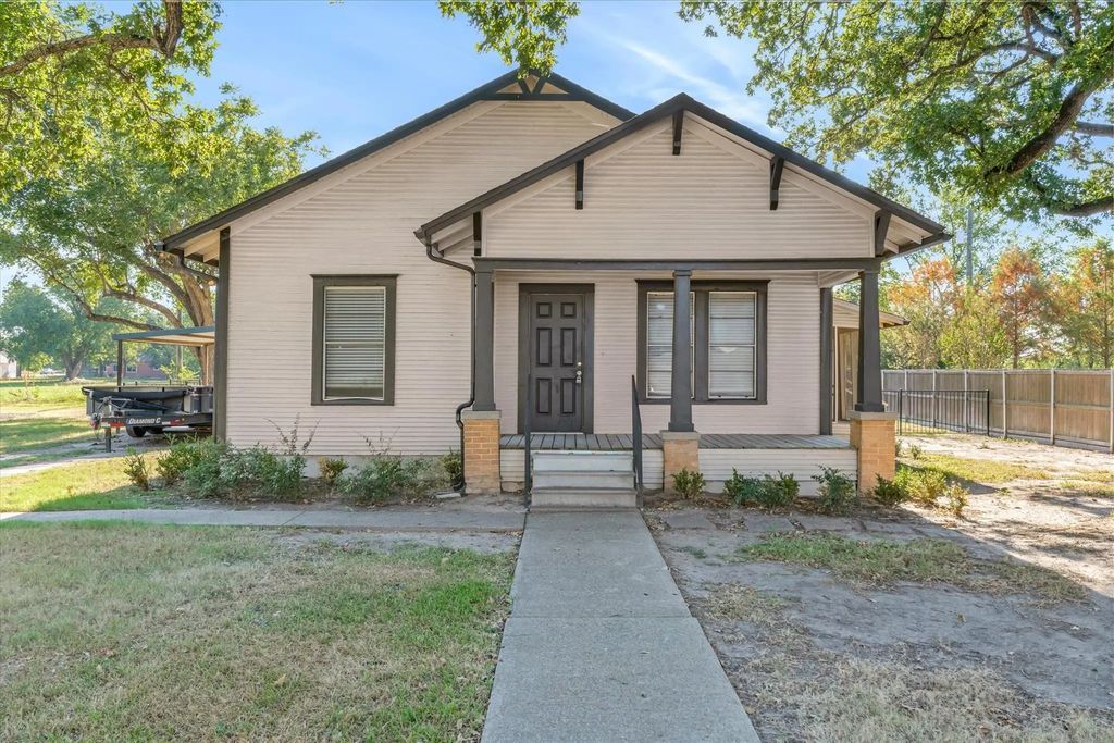 307 S Crockett Street, Edgewood