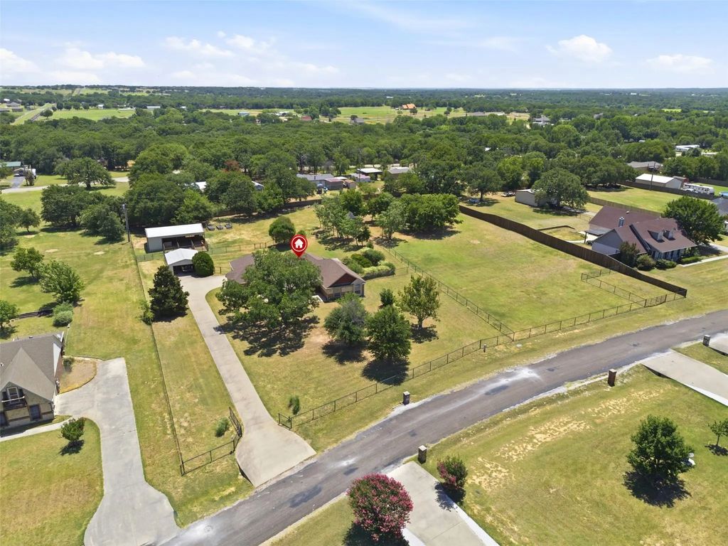 109 Crestwood Lane, Springtown