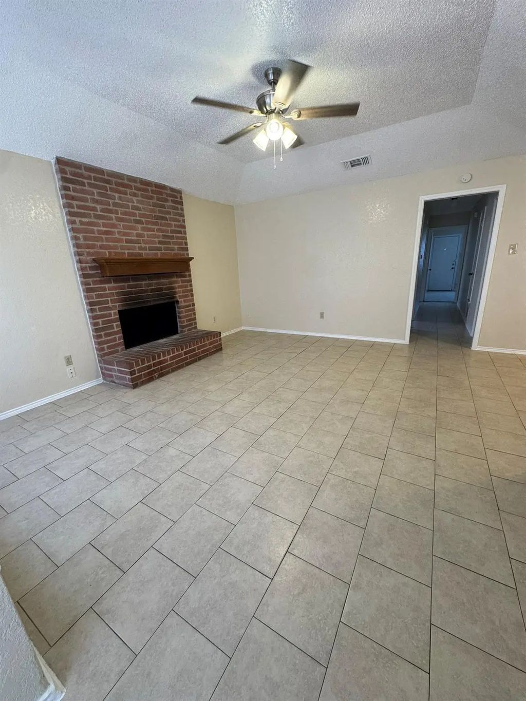 4512 Mizzenmast Court, Fort Worth