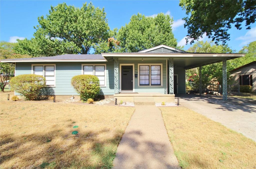 104 Savannah Street, Waxahachie