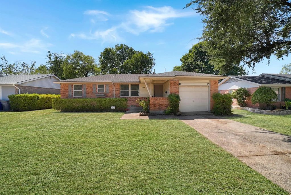 2604 Globe Avenue, Dallas