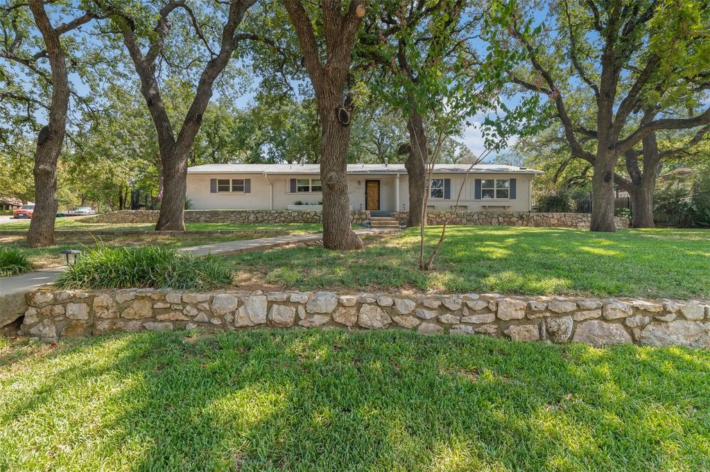 1800 Emerson Lane, Denton