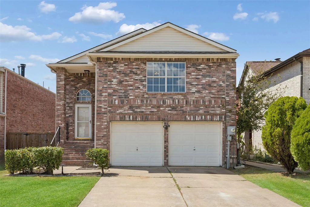 2034 Peregrine Court, Lewisville