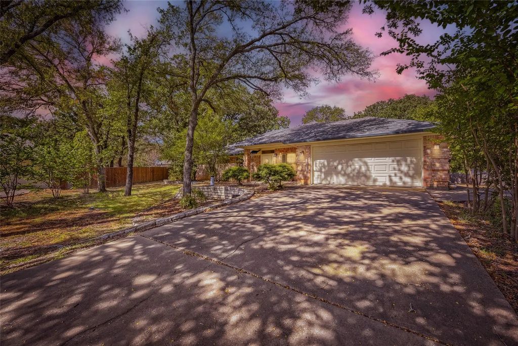 5008 Tahoka Drive, Granbury