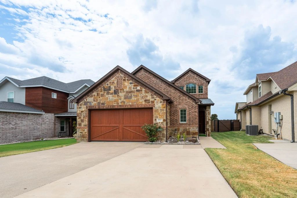 2313 Windjammer Way, Rowlett